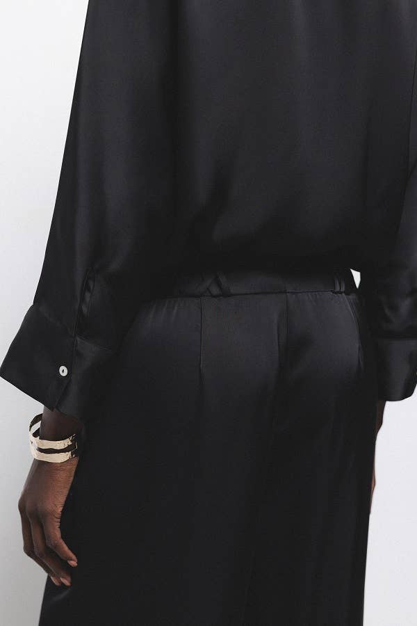 Pantaloni neri a gamba larga con tasche laterali