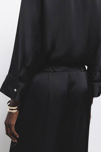 Pantaloni neri a gamba larga con tasche laterali