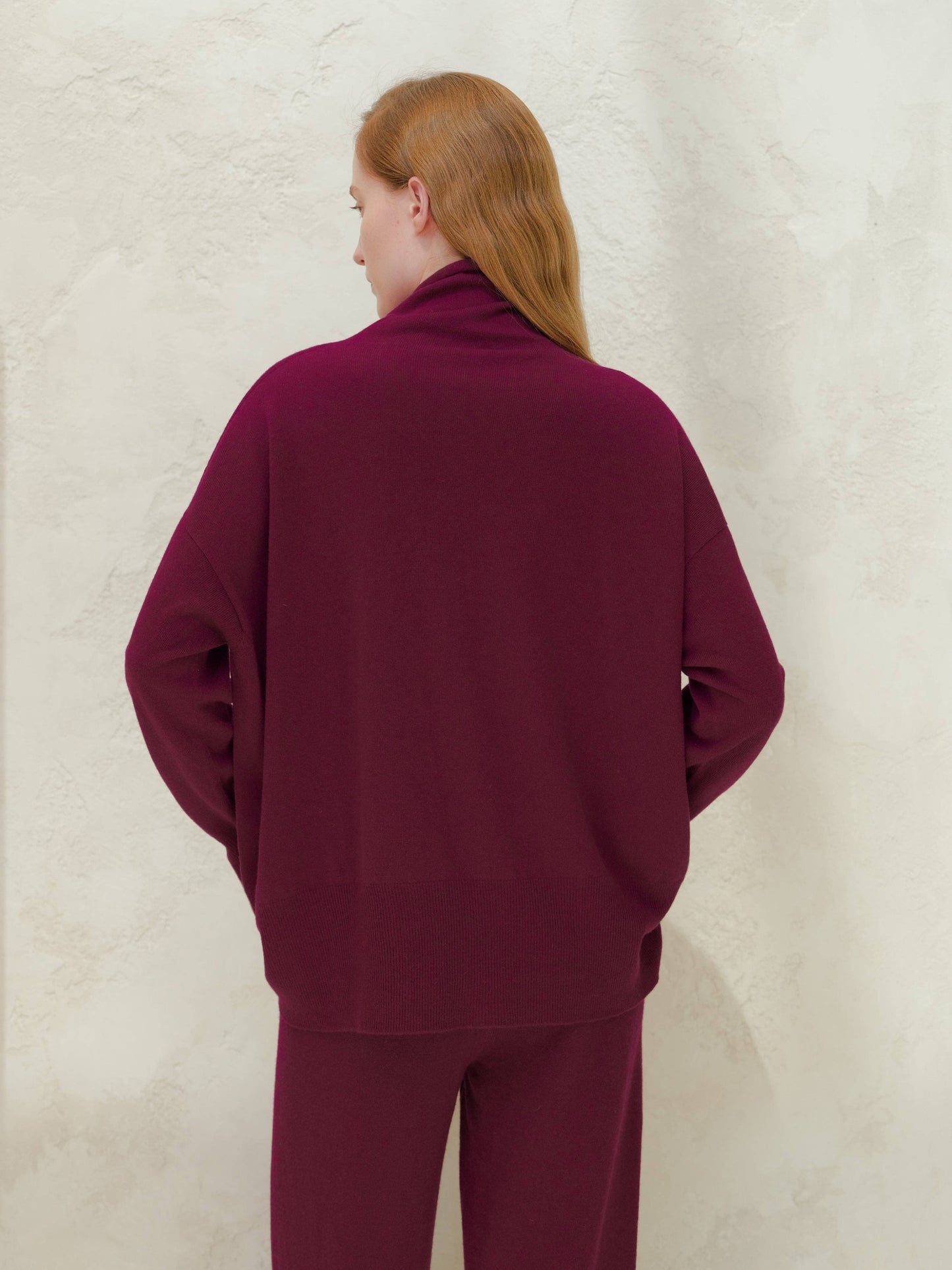 Maglione lungo dolcevita in misto cashmere con lavorazione 3D