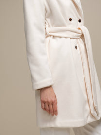 Cappotto doppiopetto con cintura da donna