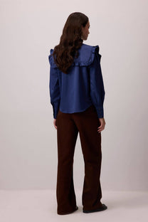 Camicia blu navy con maxi colletto alla marinara arricciato
