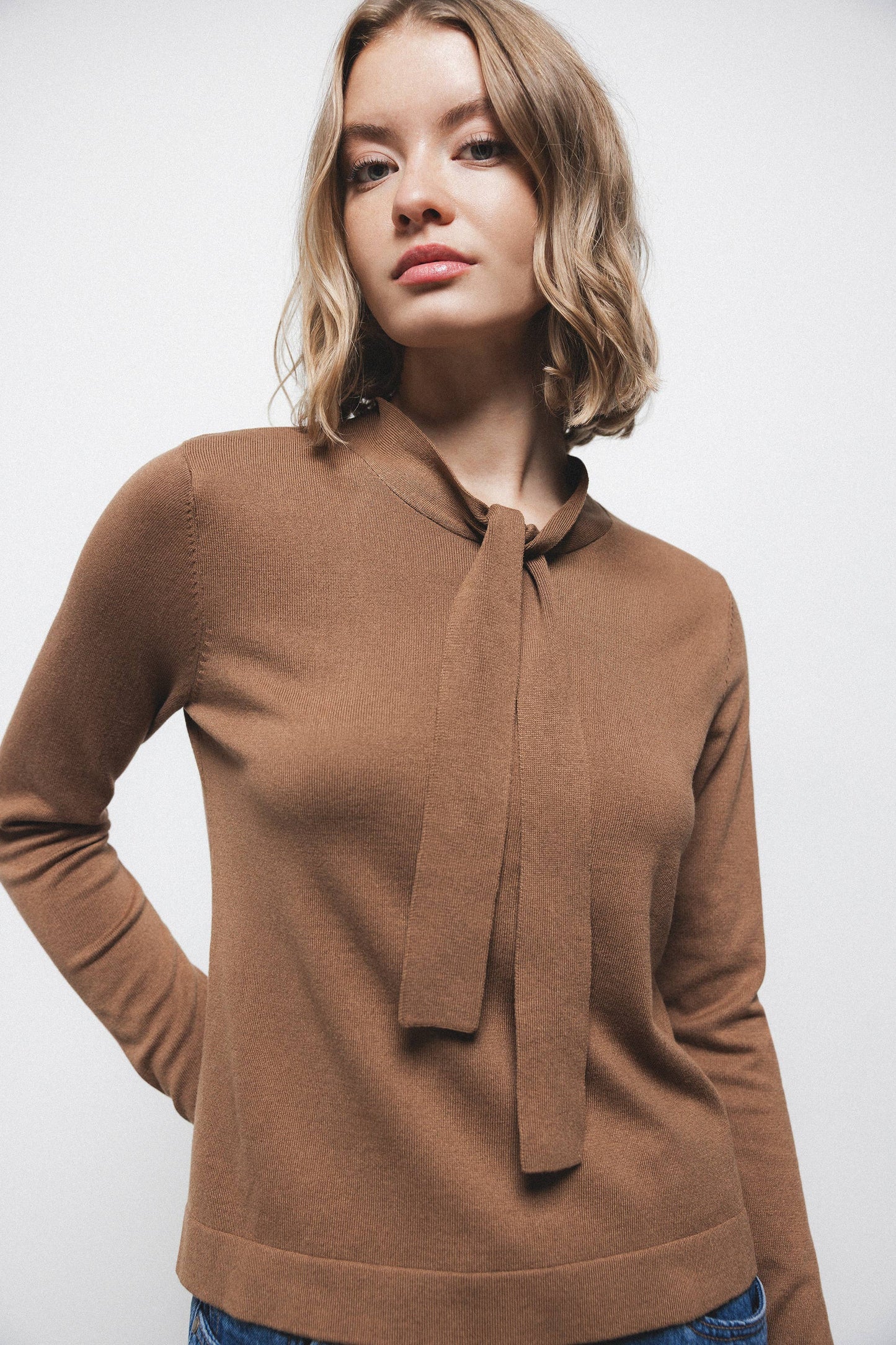 Maglione in maglia rasata con fiocco
