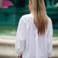 Camicia bianca con volant e collo alto