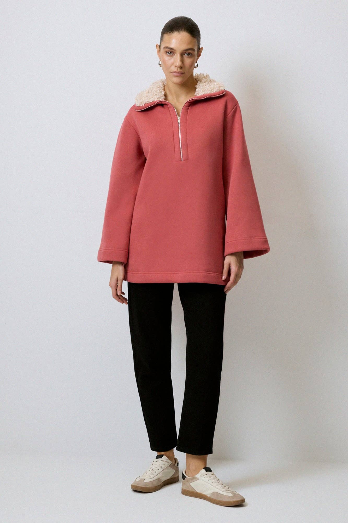 Felpa oversize con colletto in pelliccia sintetica e mezza zip in cotone