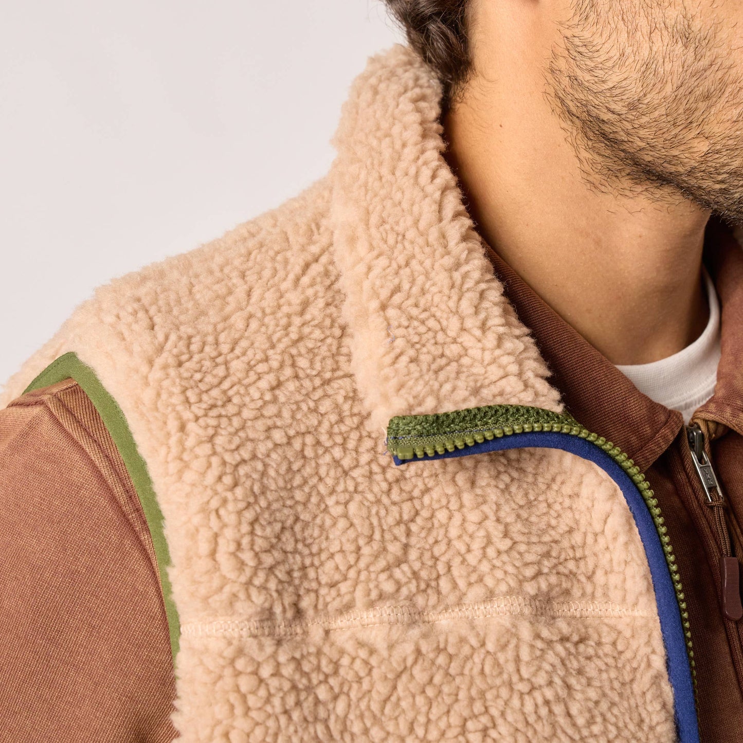 Gilet sherpa unisex con zip senza maniche color naturale