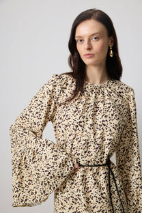Abito lungo animalier con cintura in ecopelle