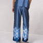 Pantaloni ampi in raso stampato blu
