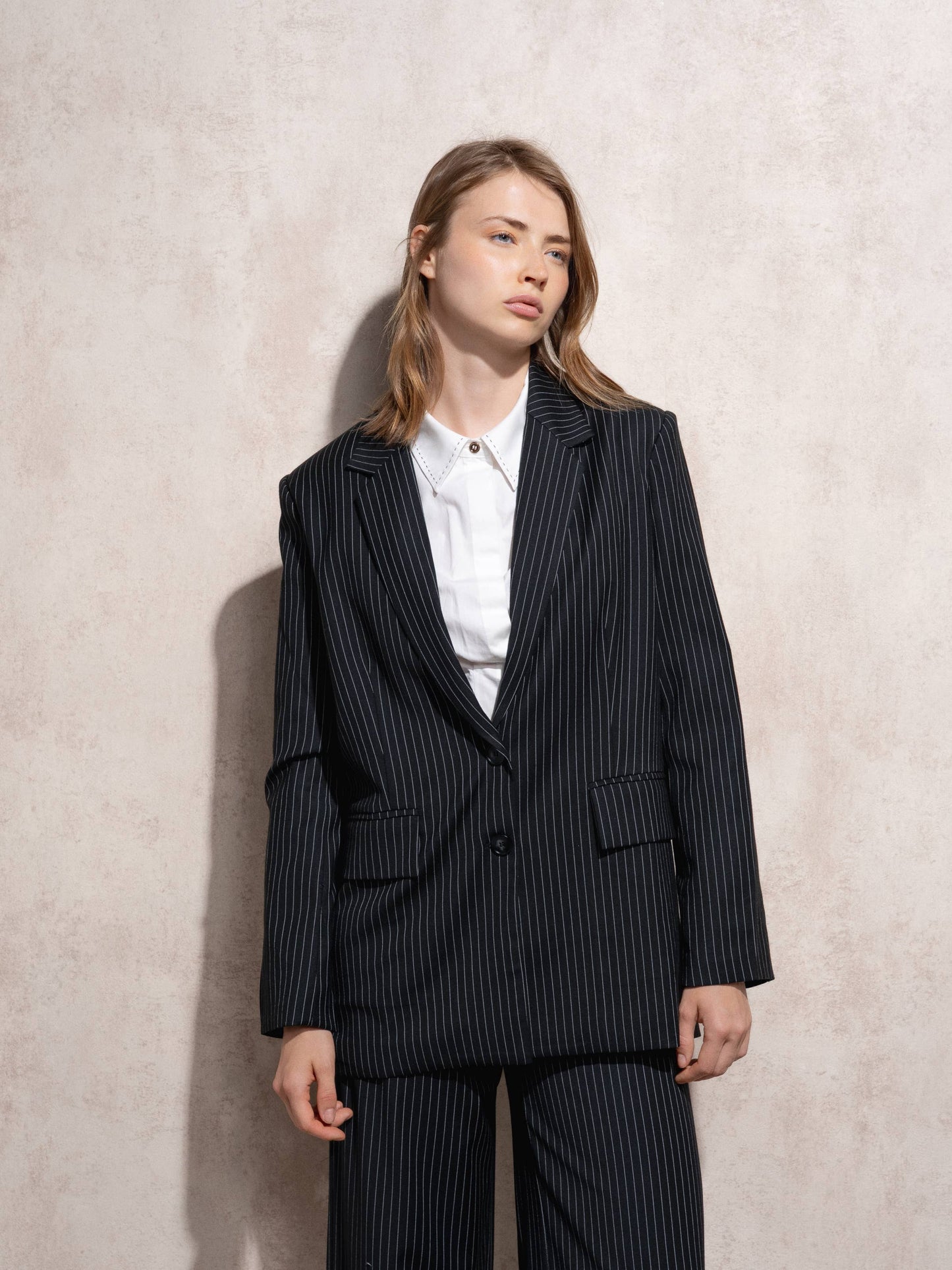 Blazer lungo gessato nero da donna