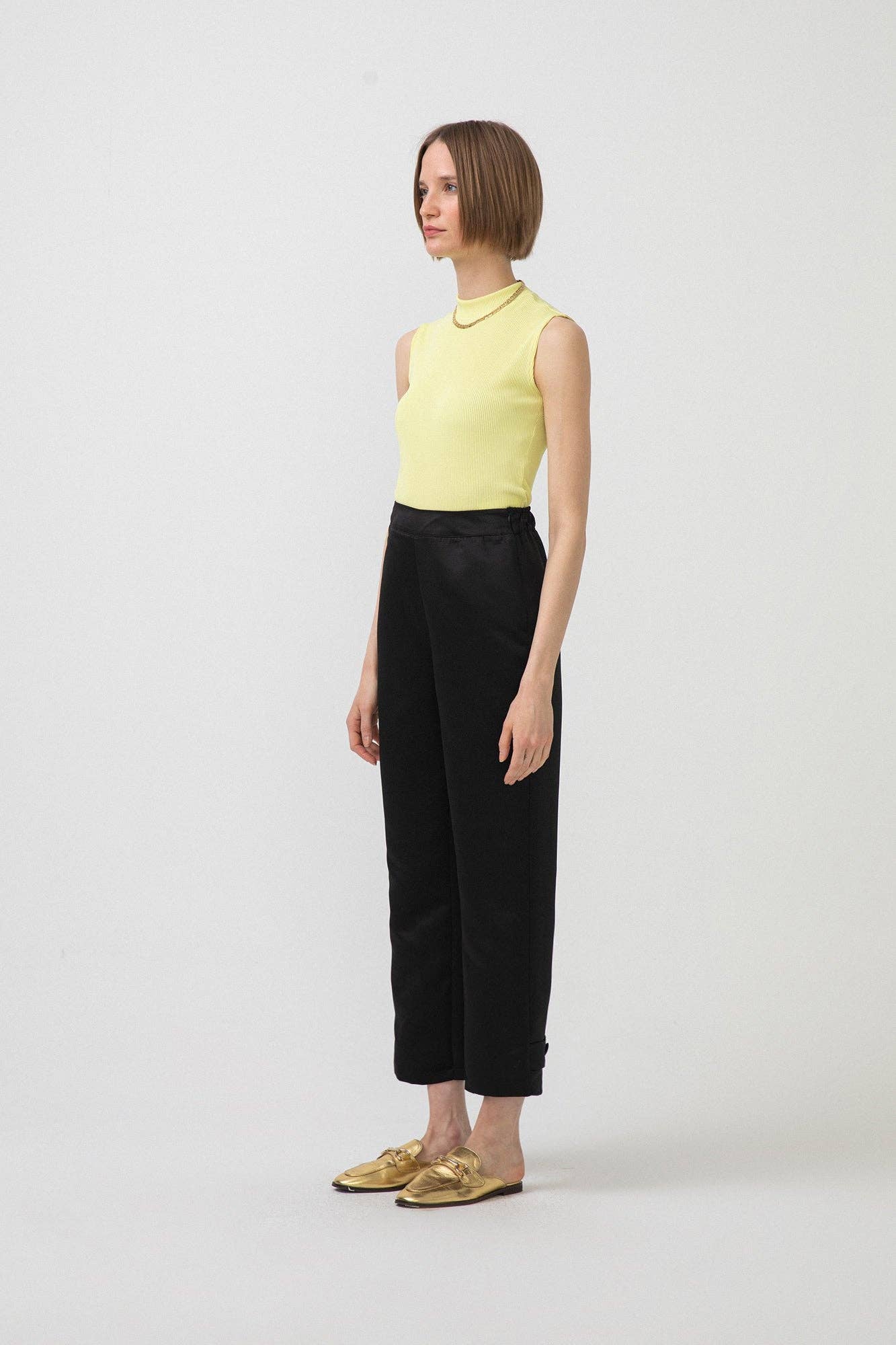 Pantaloni in raso con bottoni