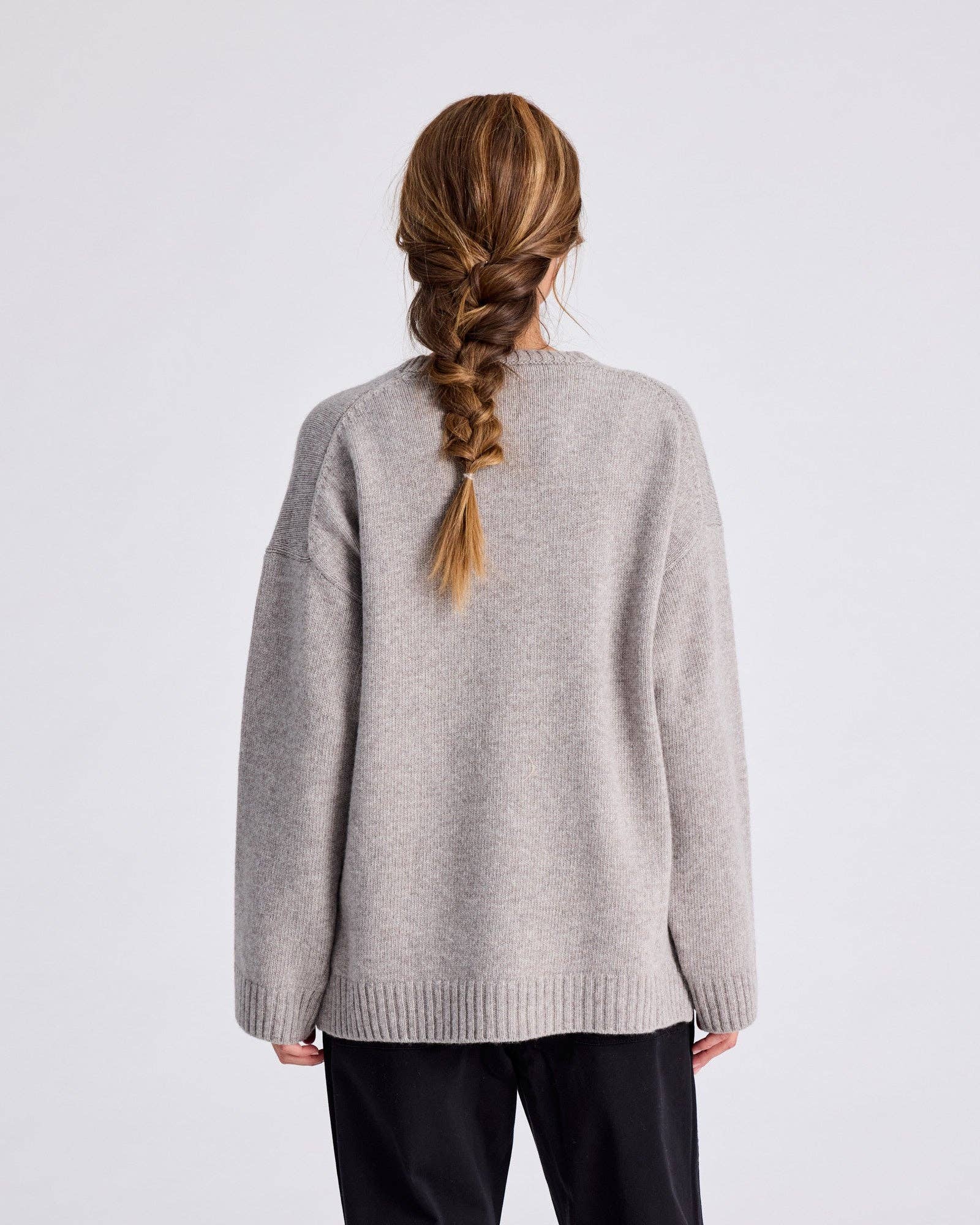 Maglione Emely in lana d’agnello biologica grigio pietra