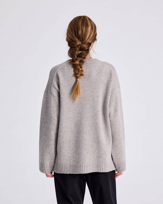 Maglione Emely in lana d’agnello biologica grigio pietra