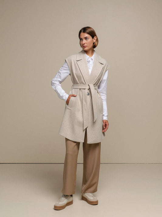 Gilet cappotto lungo con cintura color perla