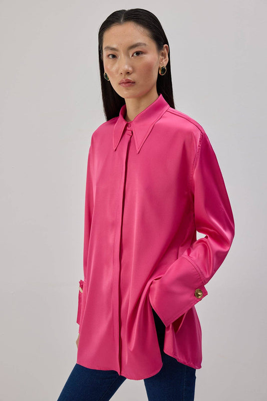 Camicia in raso con polsini ampi