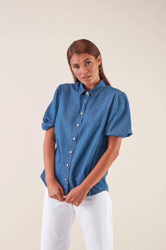 Camicia in denim leggero con maniche a sbuffo