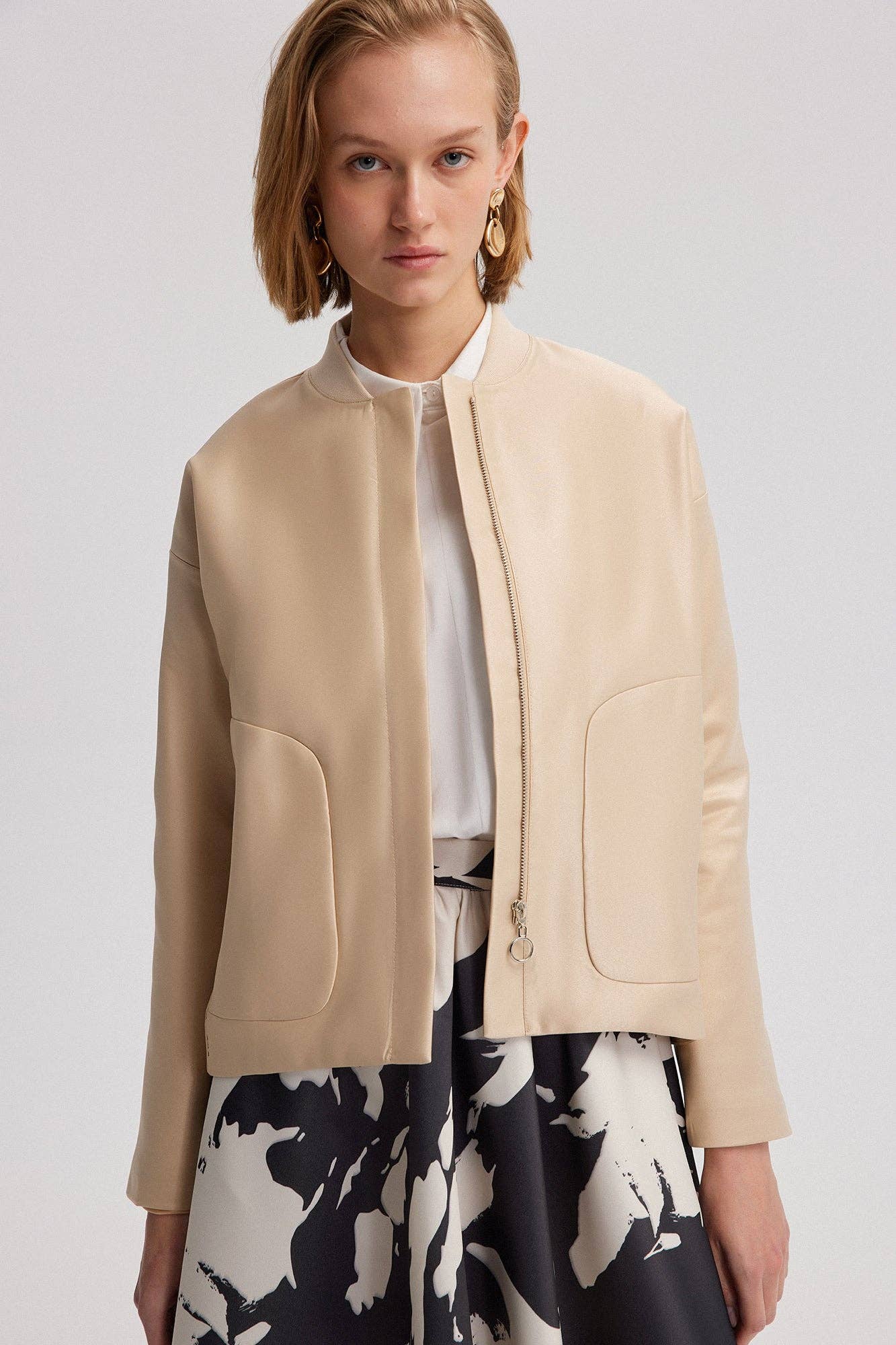 Giacca in raso con taschino e zip