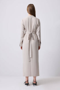 Abito maxi in crêpe con cintura e collo alto