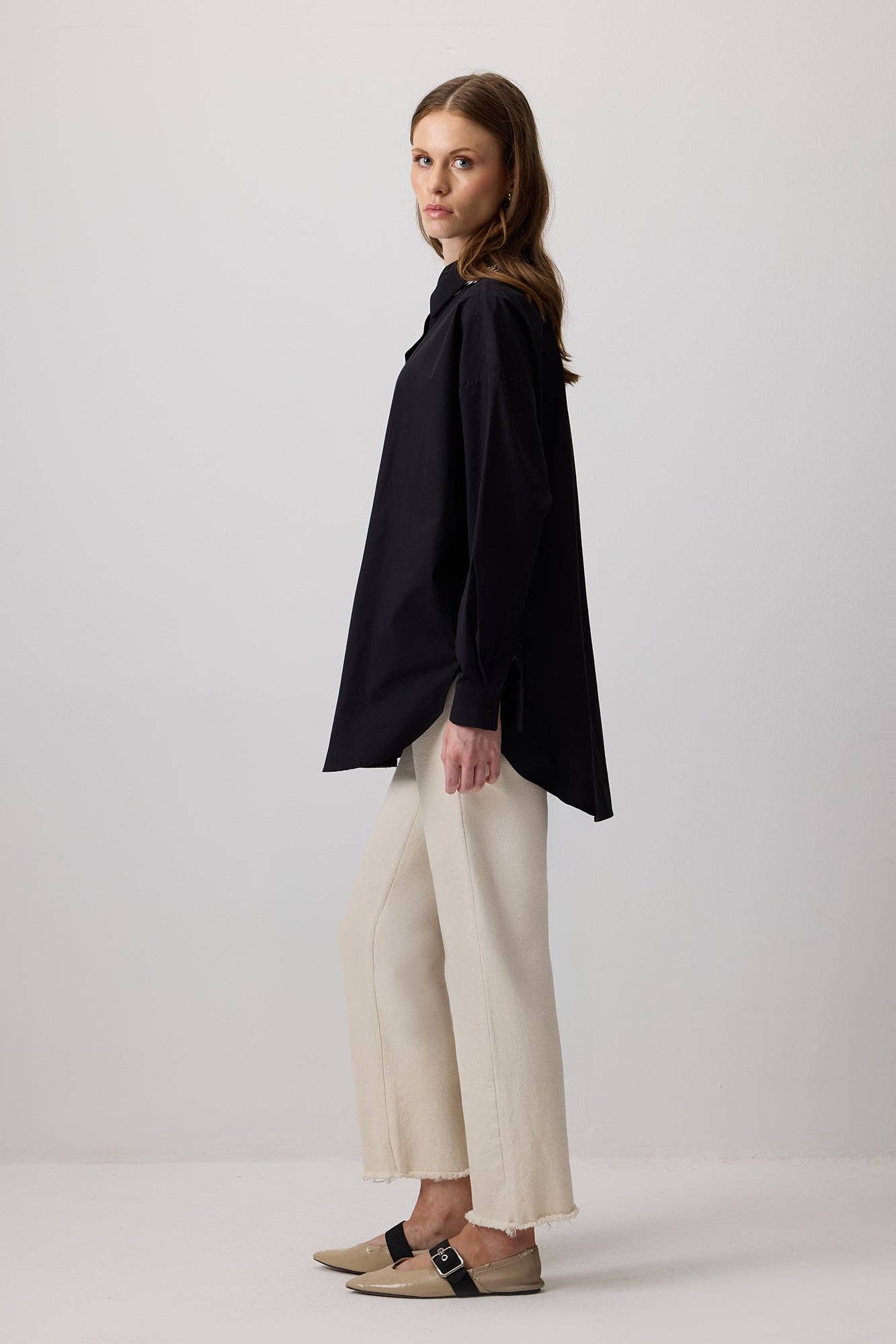 Camicia oversize nera dalla vestibilità comoda