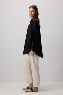 Camicia oversize nera dalla vestibilità comoda