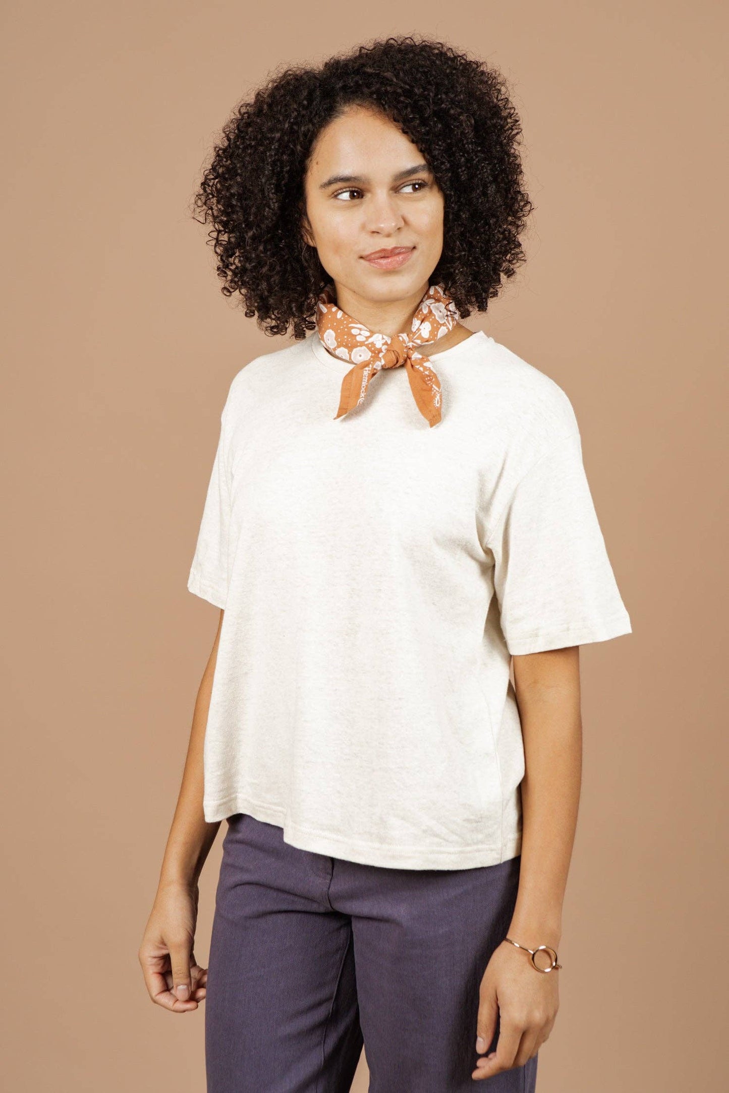 T-shirt boxy in canapa e cotone biologico color avorio