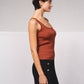 Top in maglia a coste con profili a contrasto