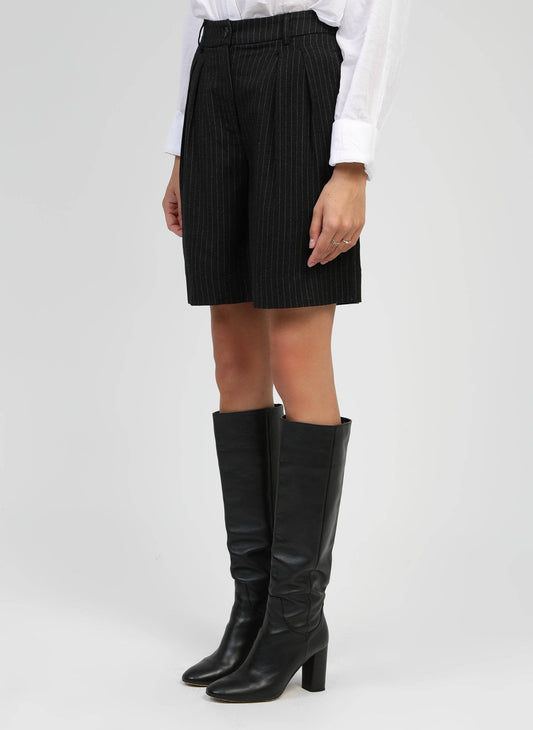 Bermuda sartoriali neri a righe sottili