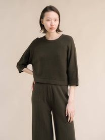 Maglione cropped in misto cashmere con maniche raglan 3/4