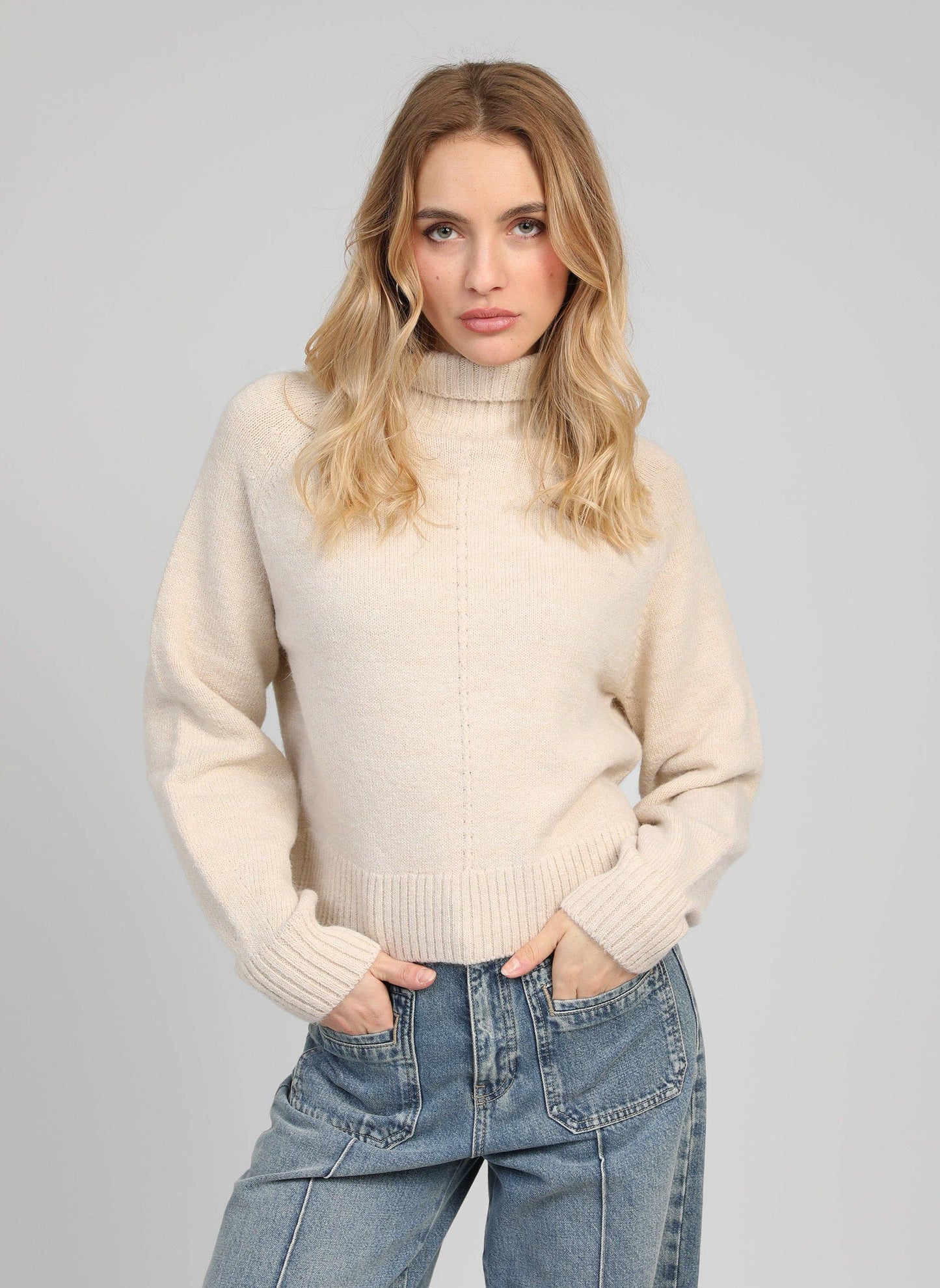 Maglione dolcevita in maglia calda color crema