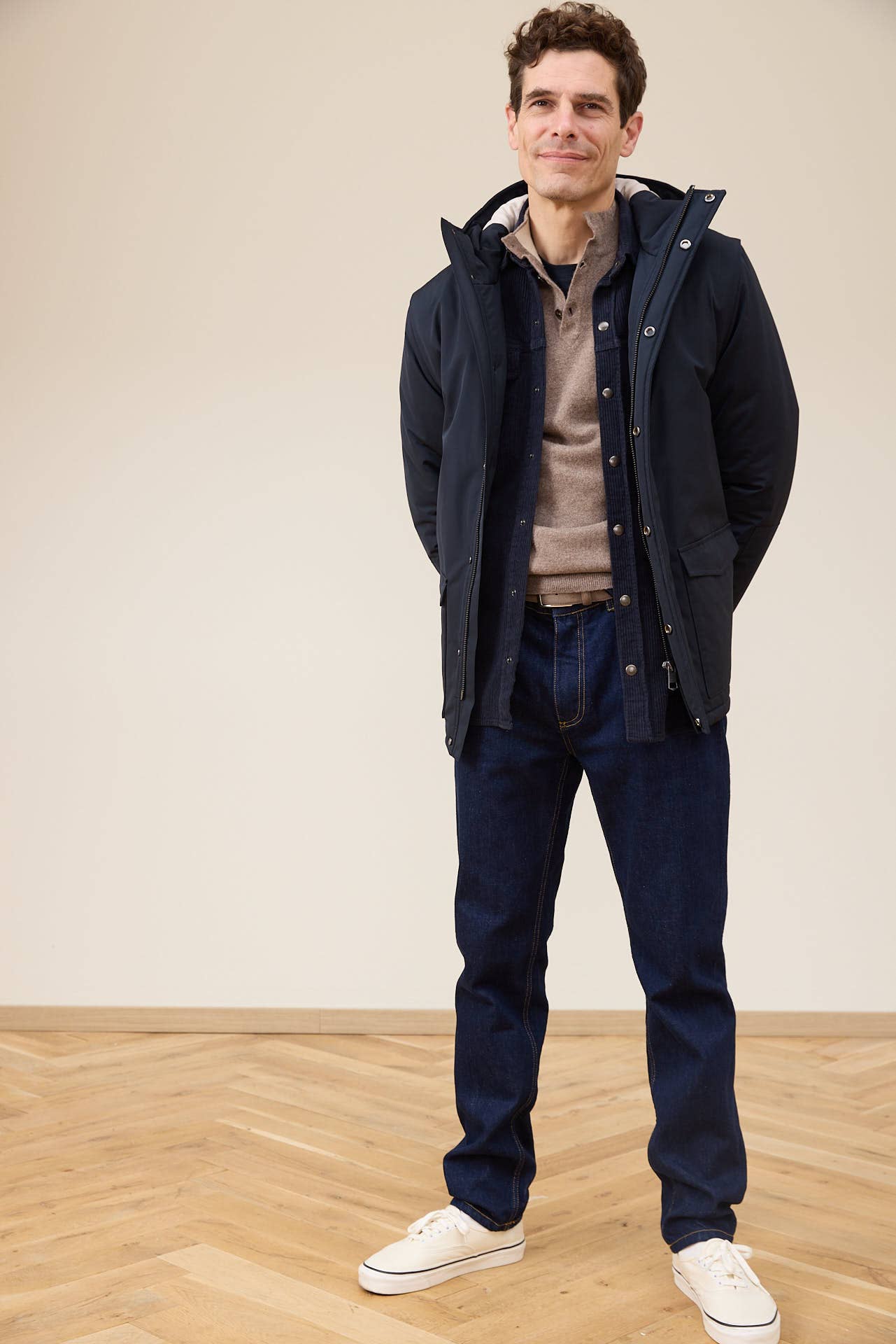 Parka corta blu scuro imbottita con cappuccio