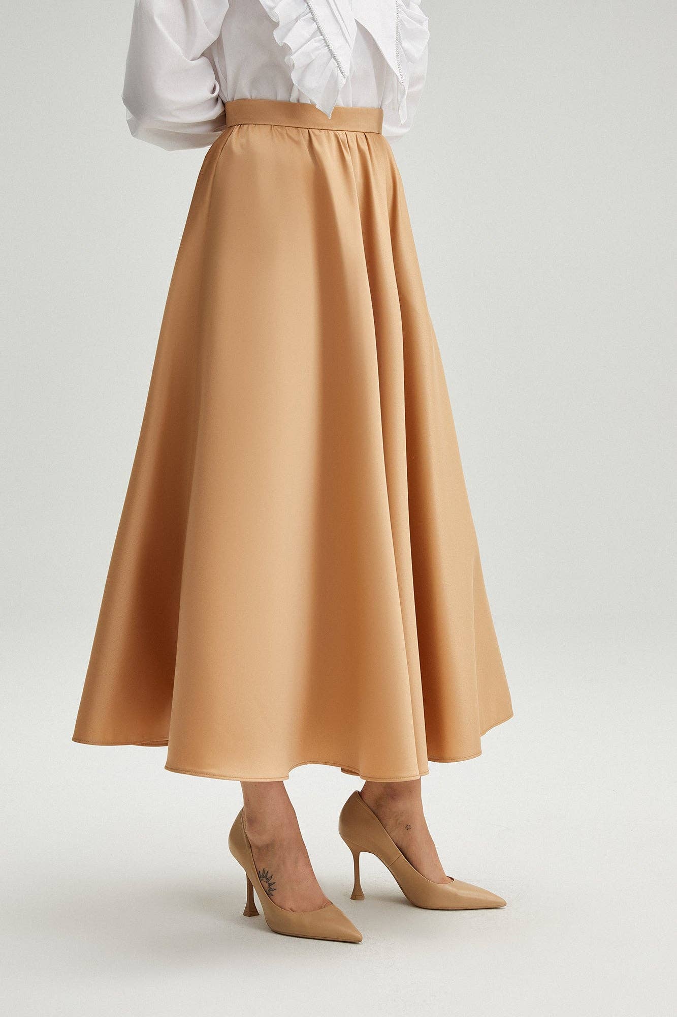 Gonna midi plissettata in raso beige