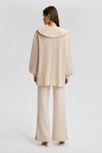 Camicia crema con maxi colletto e maniche a palloncino