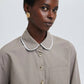 Camicia con colletto baby e polsini larghi