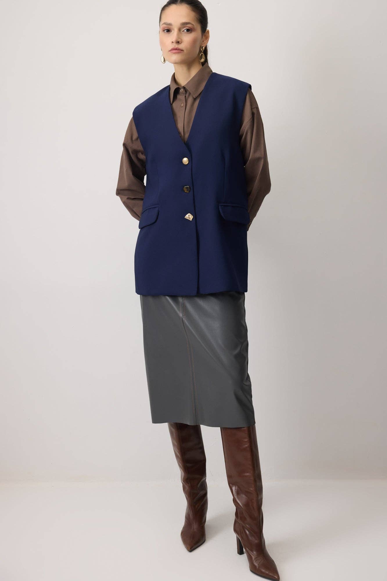 Gilet lungo in crêpe con bottoni