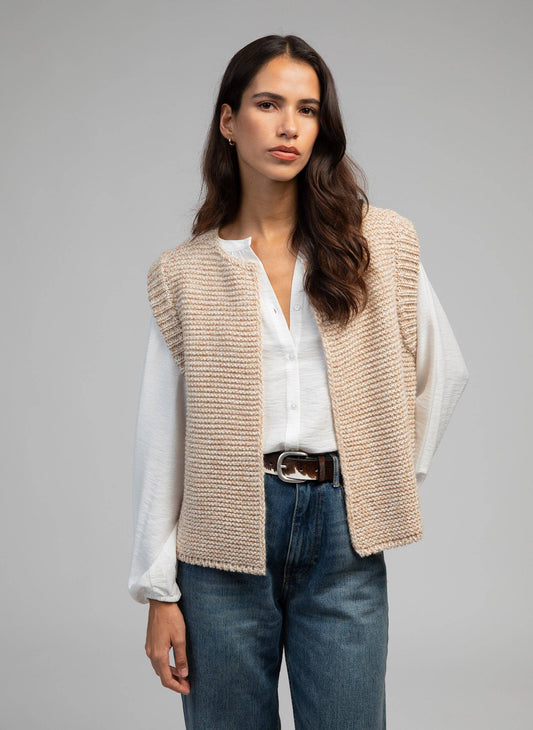 Cardigan smanicato in maglia beige
