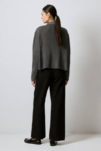 Cardigan in maglia antracite con bottoni dorati