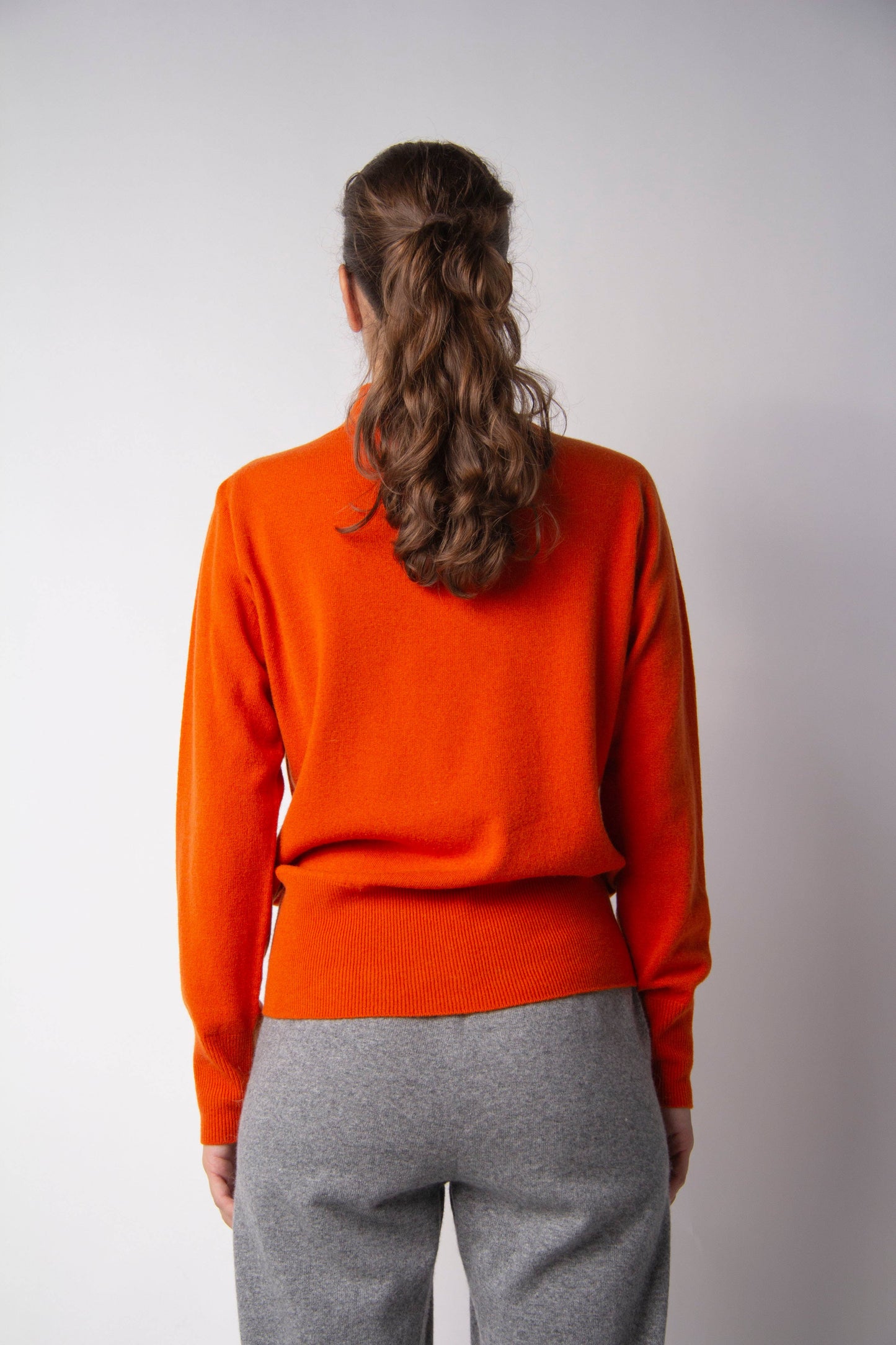 Maglia dolcevita in misto cashmere con lavorazione 3D