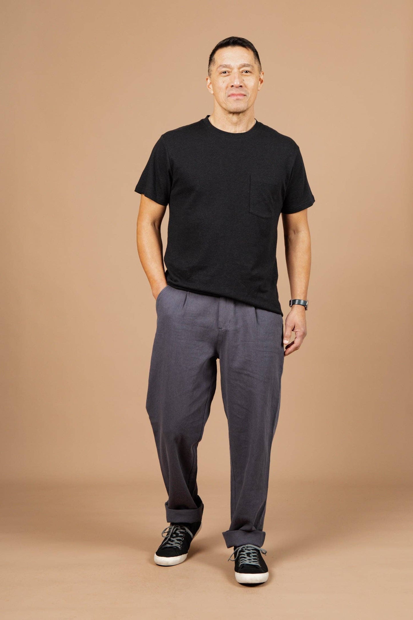 T-shirt con taschino in canapa biologica nero lavato