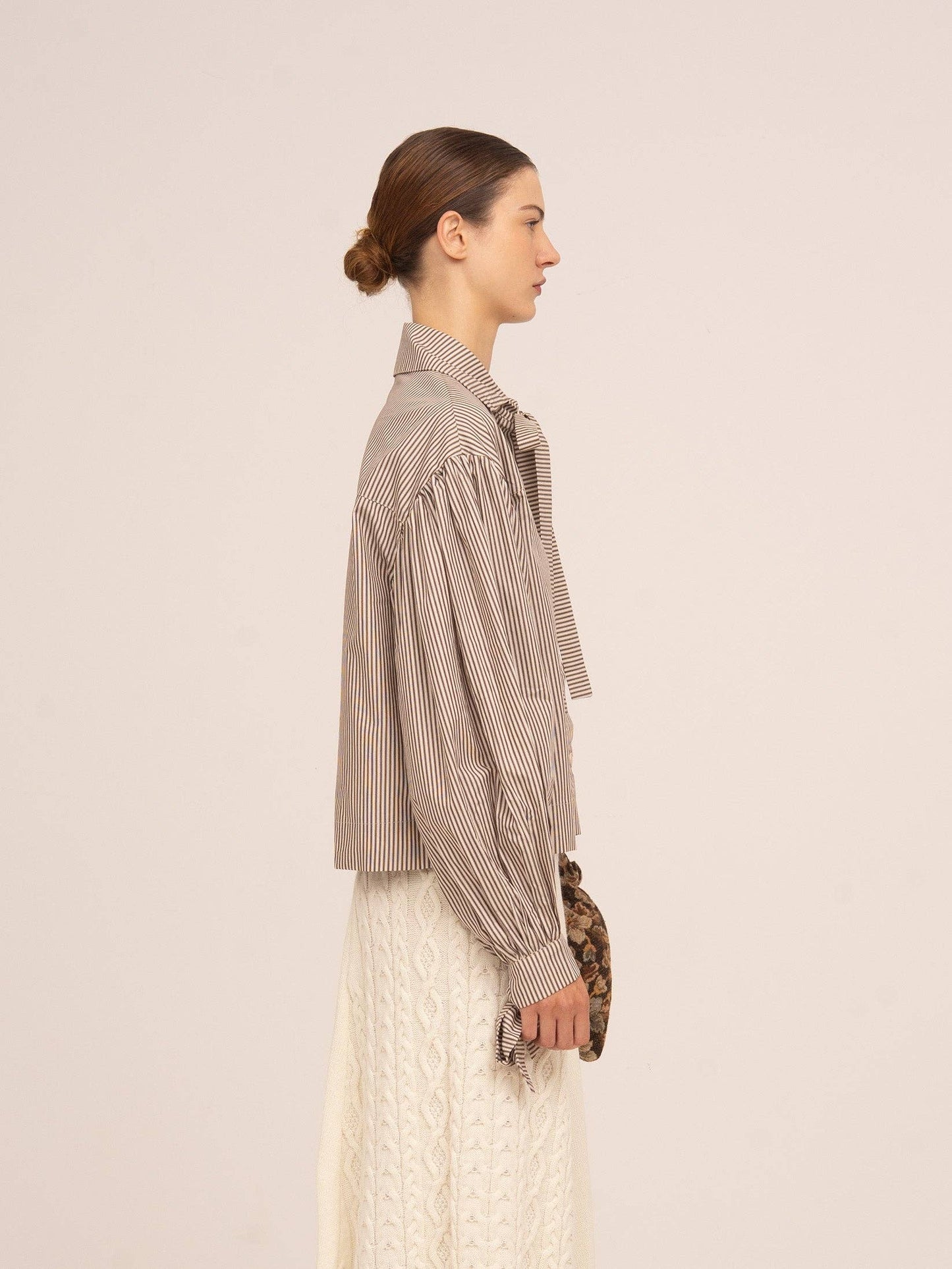 Pochette a sacchetto floreale marrone