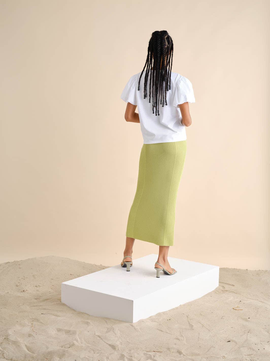 T-shirt bianca con paillettes a limone
