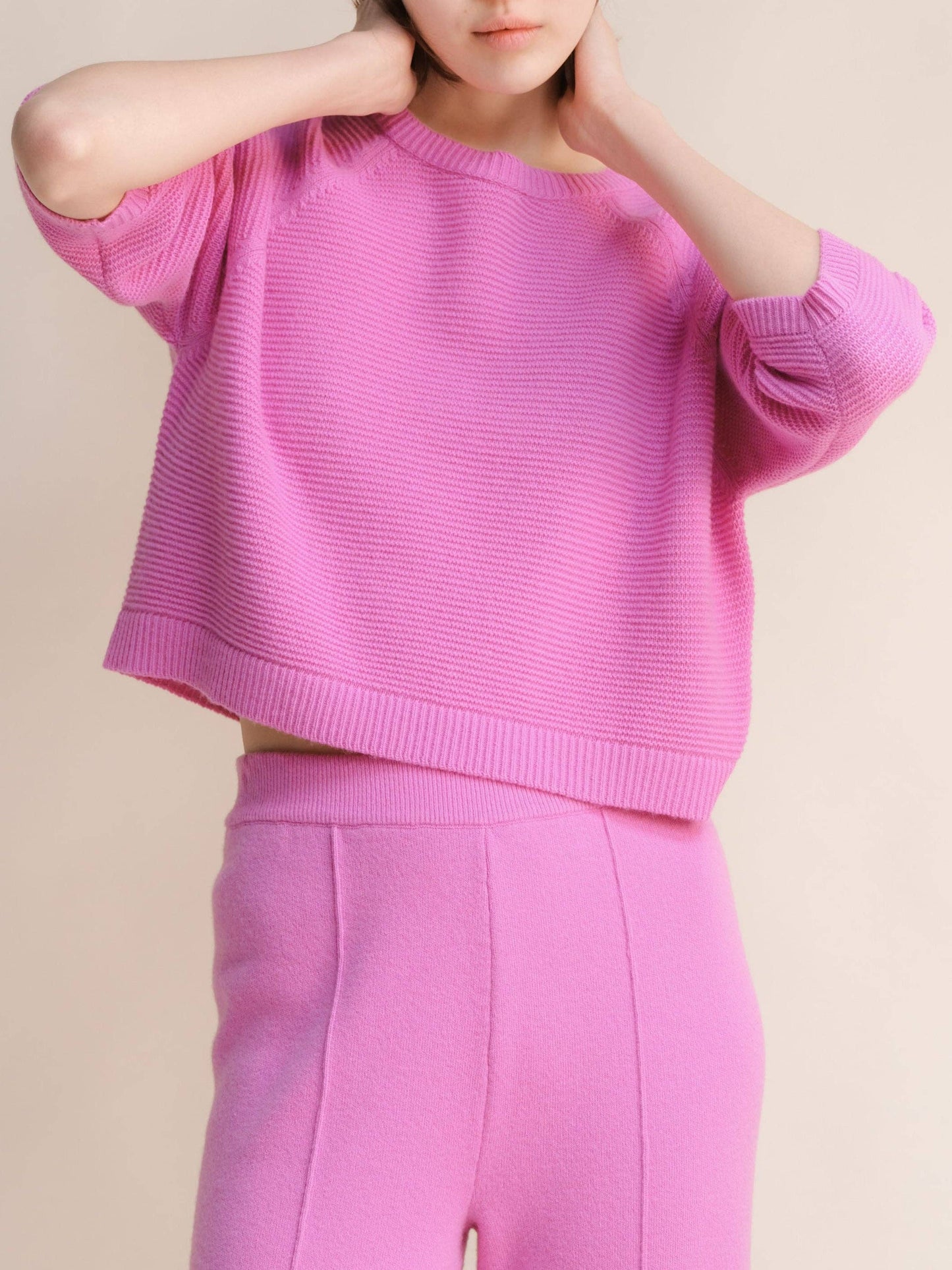 Maglione cropped in misto cashmere con maniche raglan 3/4