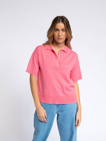 Polo in maglia leggera con scollo a V e profili a contrasto