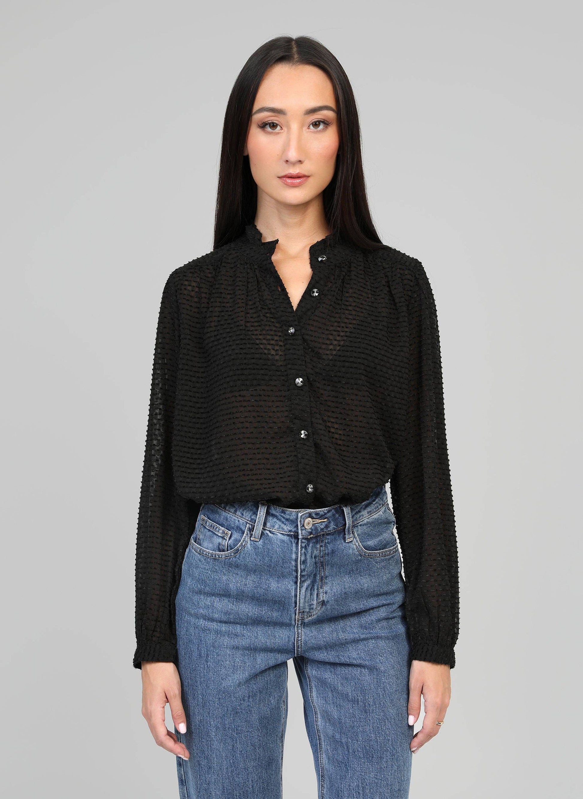 Blusa nera testurizzata con collo alla coreana
