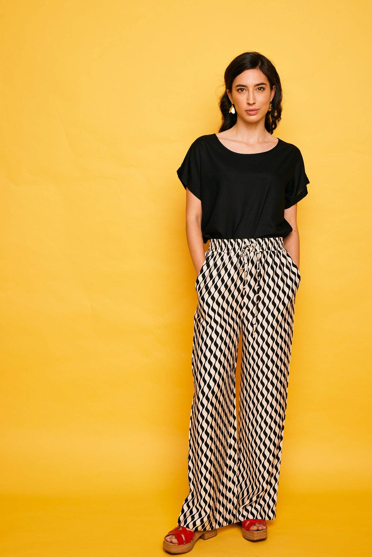 Pantaloni Conil a gamba dritta con vita elastica e coulisse