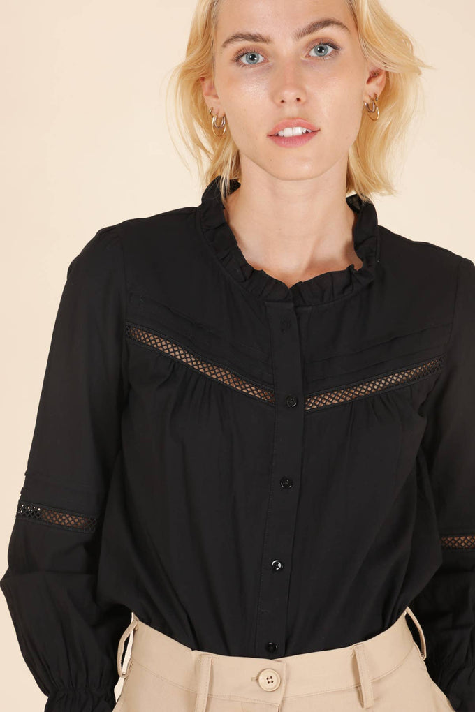Blusa Telma nera con collo arricciato e inserti in pizzo