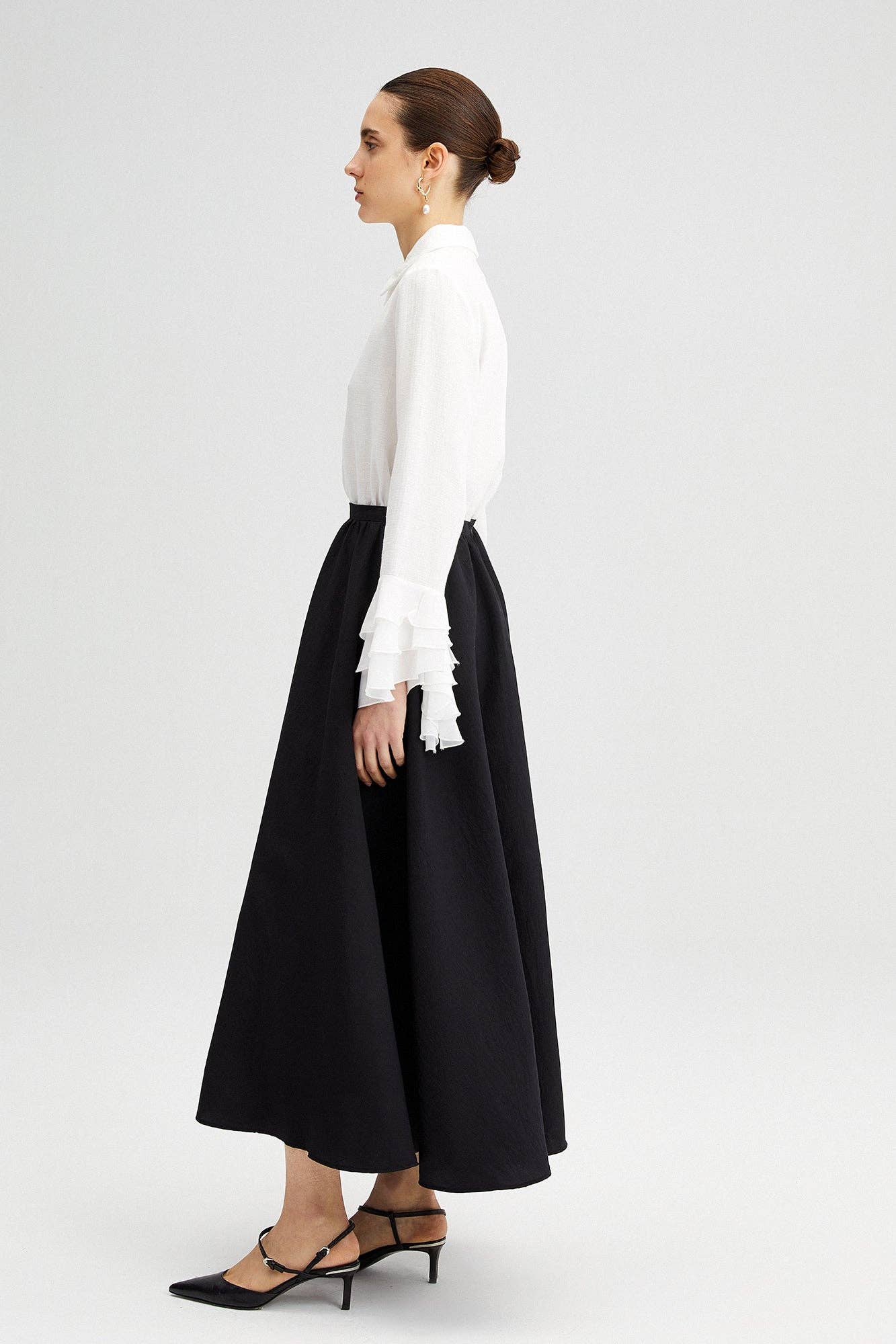 Gonna midi nera con volant