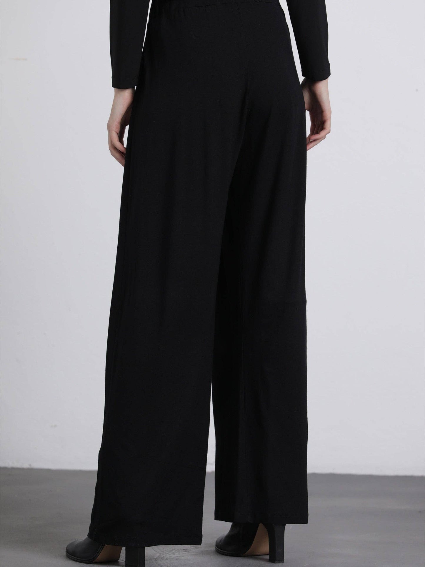 Pantaloni palazzo con pinces e vita elastica