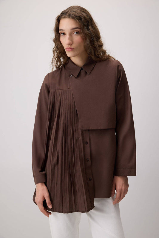 Camicia asimmetrica con dettaglio a piega