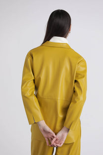 Camicia in ecopelle con nodo laterale