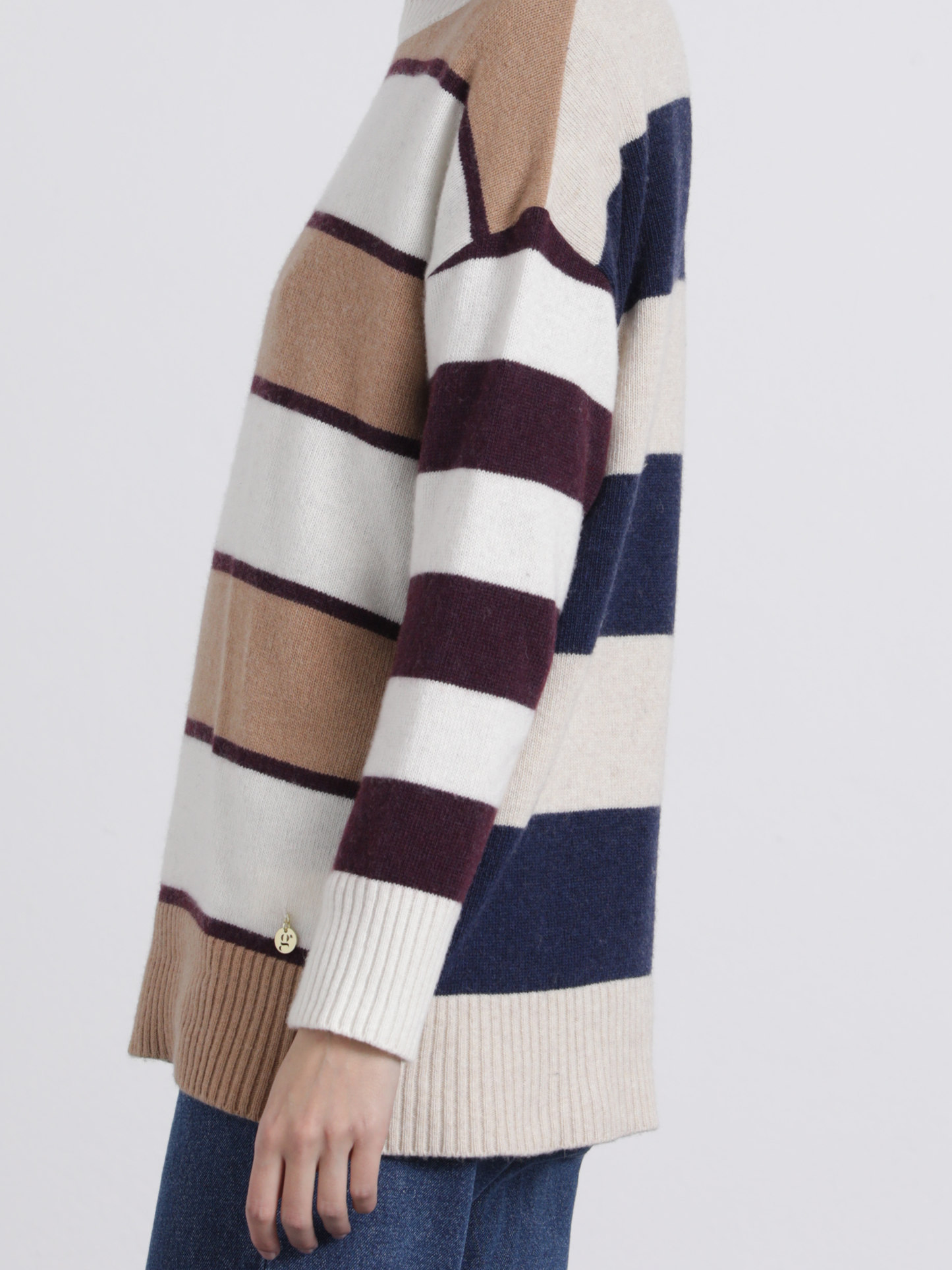 Maglione oversize a righe con collo alto