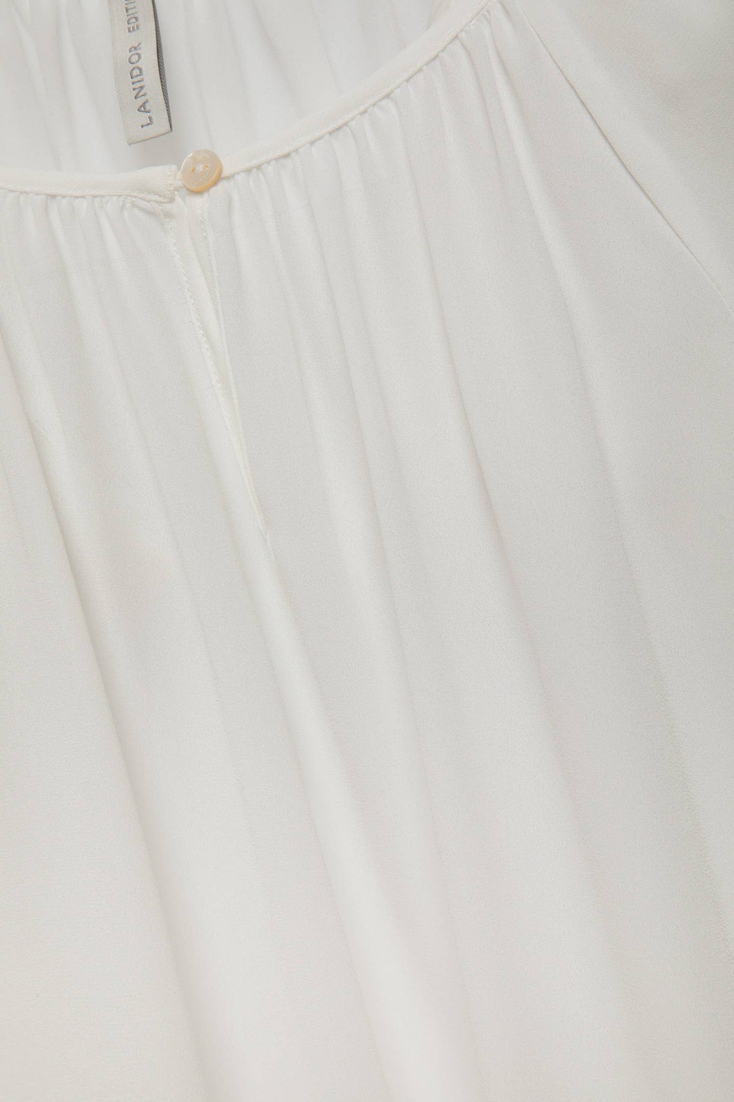 Blusa con pieghe sulle maniche