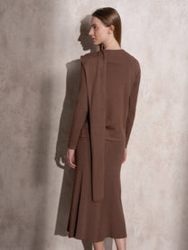 Maglione in maglia con sciarpa abbinata